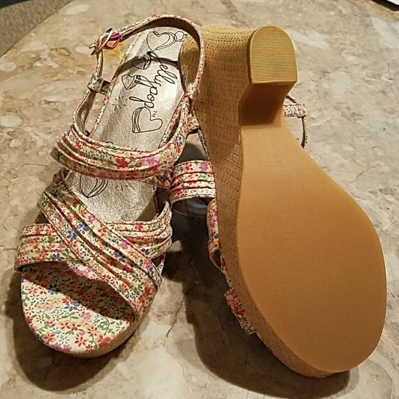 Shoes - Picture 2 of 3